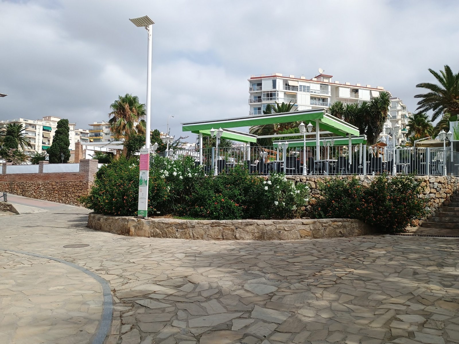 Levantamiento topográfico georreferenciado en una plaza de Nerja